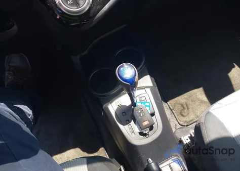 2015 Toyota Prius C Three из США, поврежденный, VIN JTDKDTB35F1106470